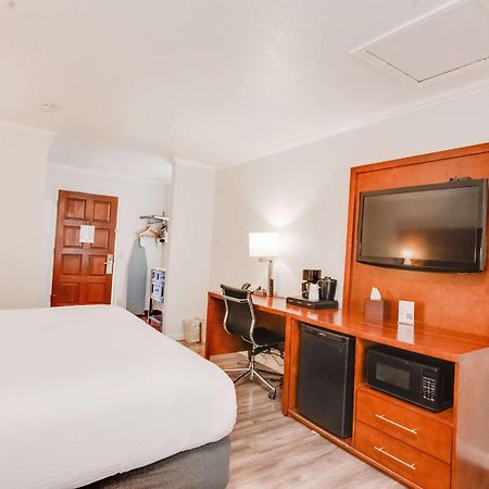 Ramada By Wyndham Mountain View Hotel Buitenkant foto