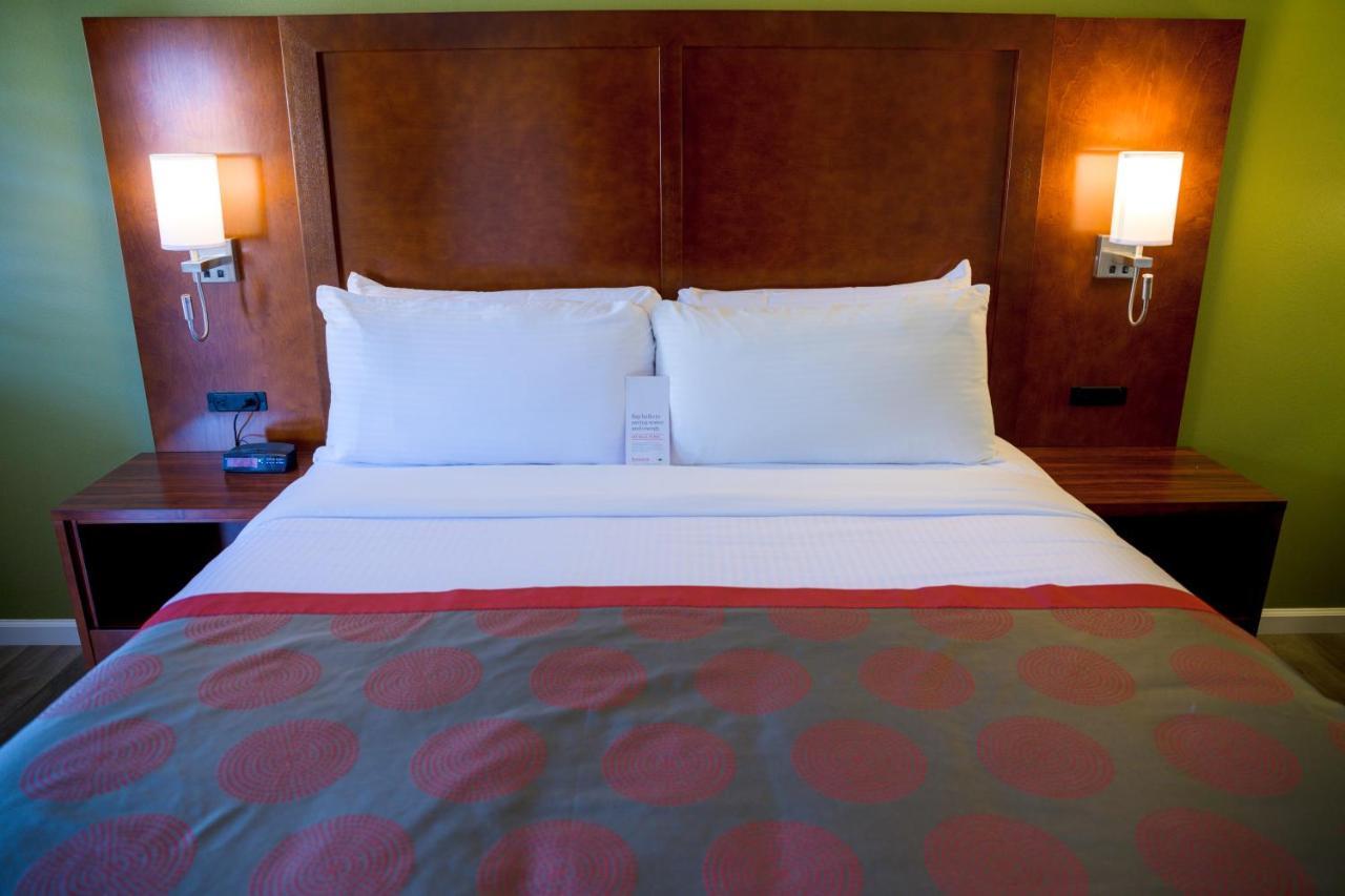Ramada By Wyndham Mountain View Hotel Buitenkant foto