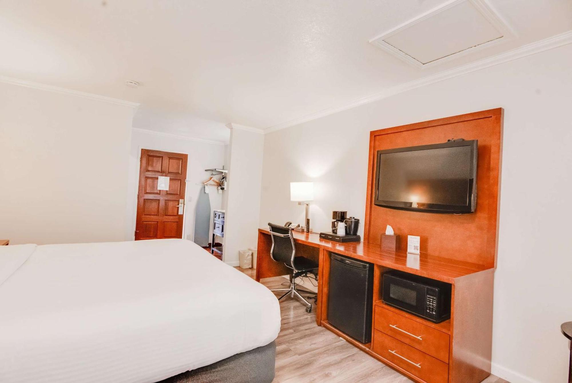 Ramada By Wyndham Mountain View Hotel Buitenkant foto