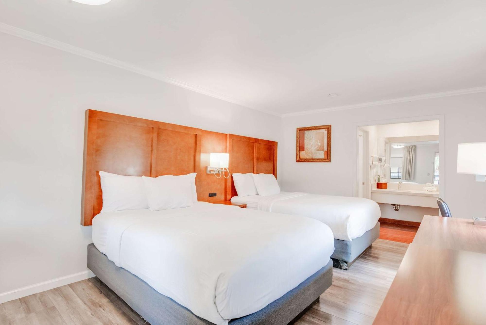 Ramada By Wyndham Mountain View Hotel Buitenkant foto