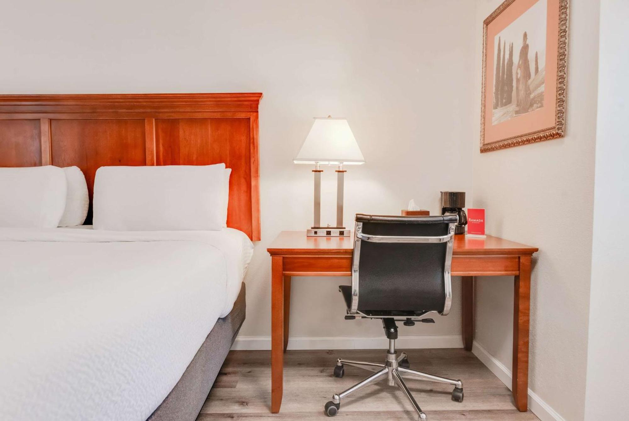 Ramada By Wyndham Mountain View Hotel Buitenkant foto