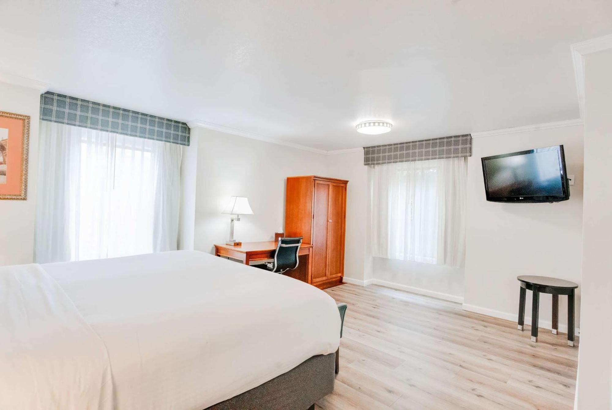 Ramada By Wyndham Mountain View Hotel Buitenkant foto