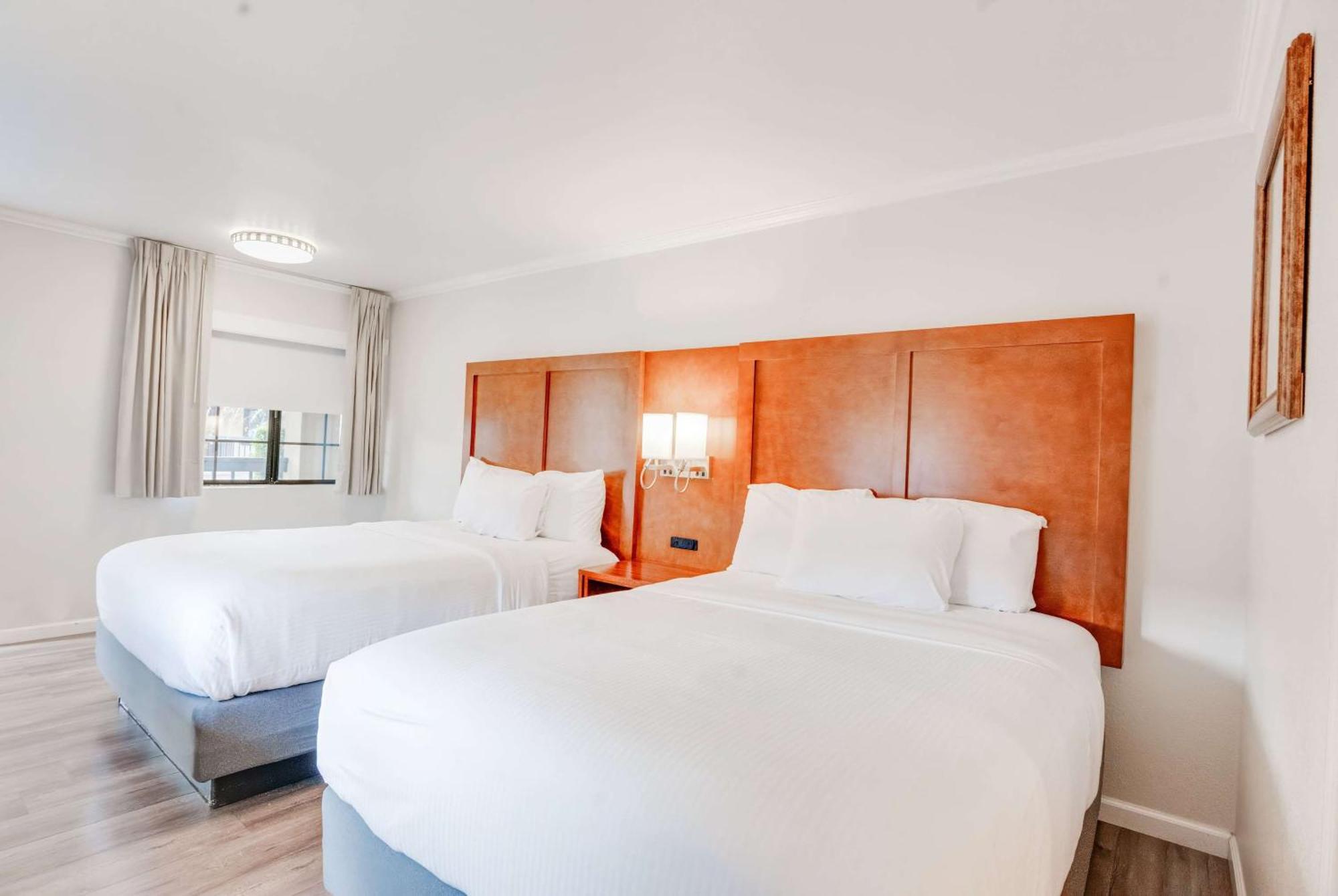 Ramada By Wyndham Mountain View Hotel Buitenkant foto