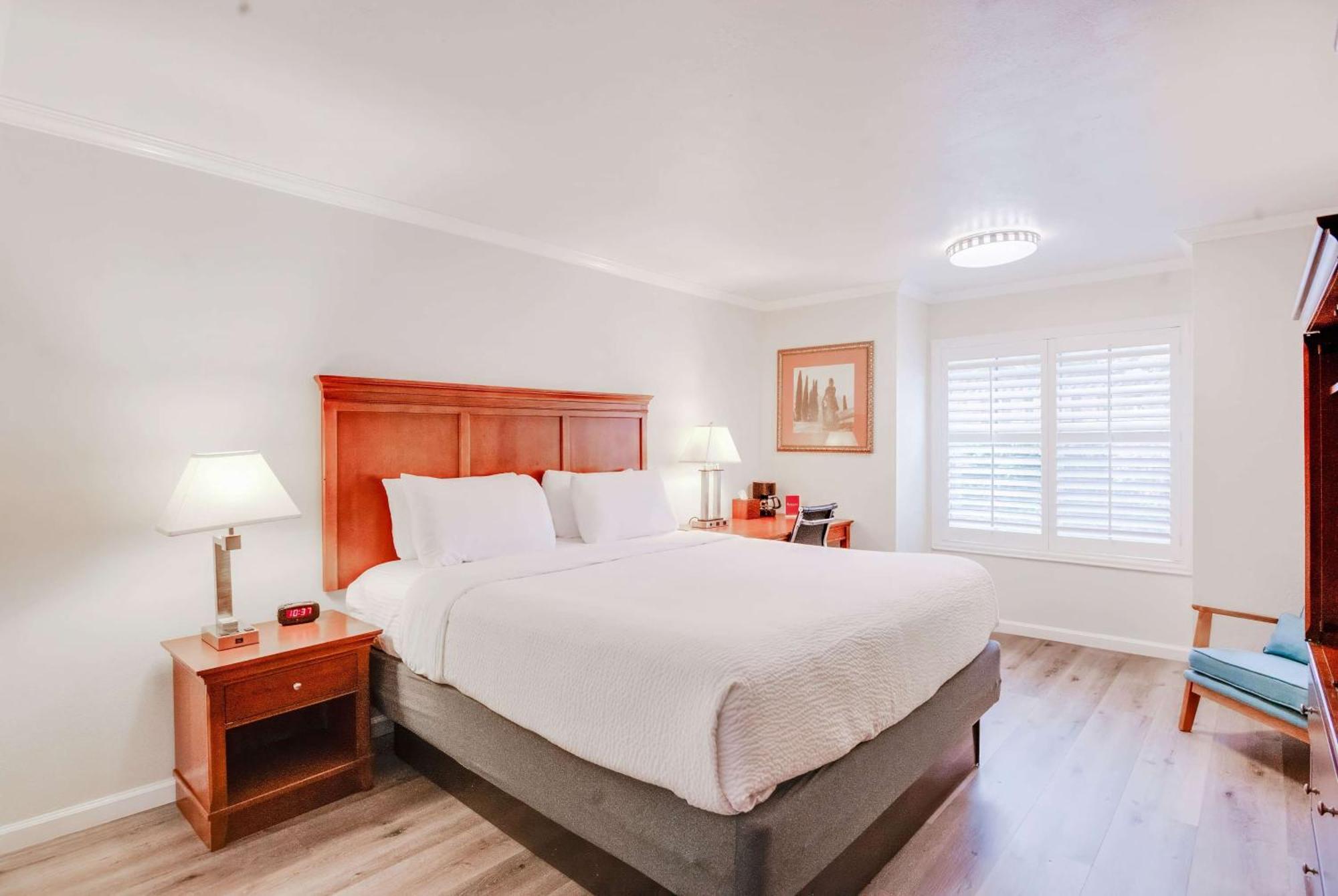 Ramada By Wyndham Mountain View Hotel Buitenkant foto