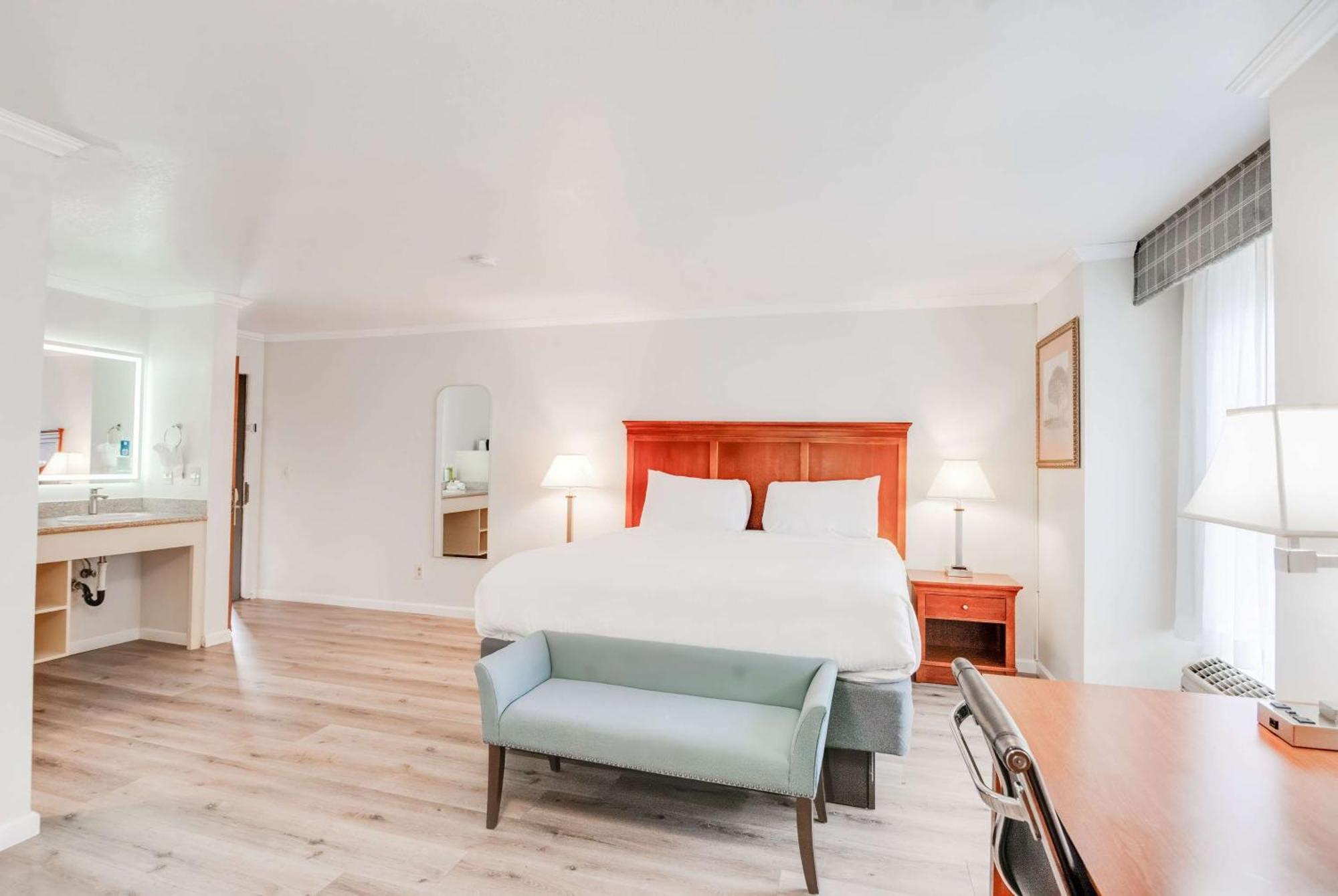 Ramada By Wyndham Mountain View Hotel Buitenkant foto