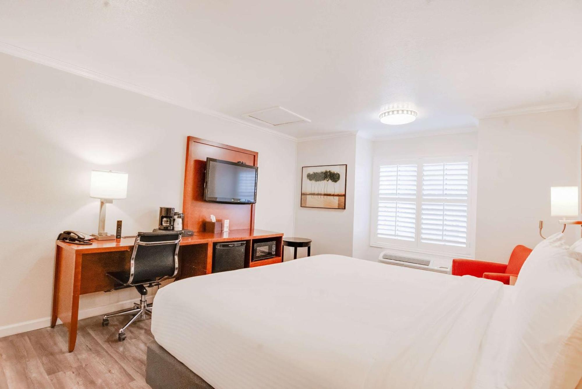 Ramada By Wyndham Mountain View Hotel Buitenkant foto