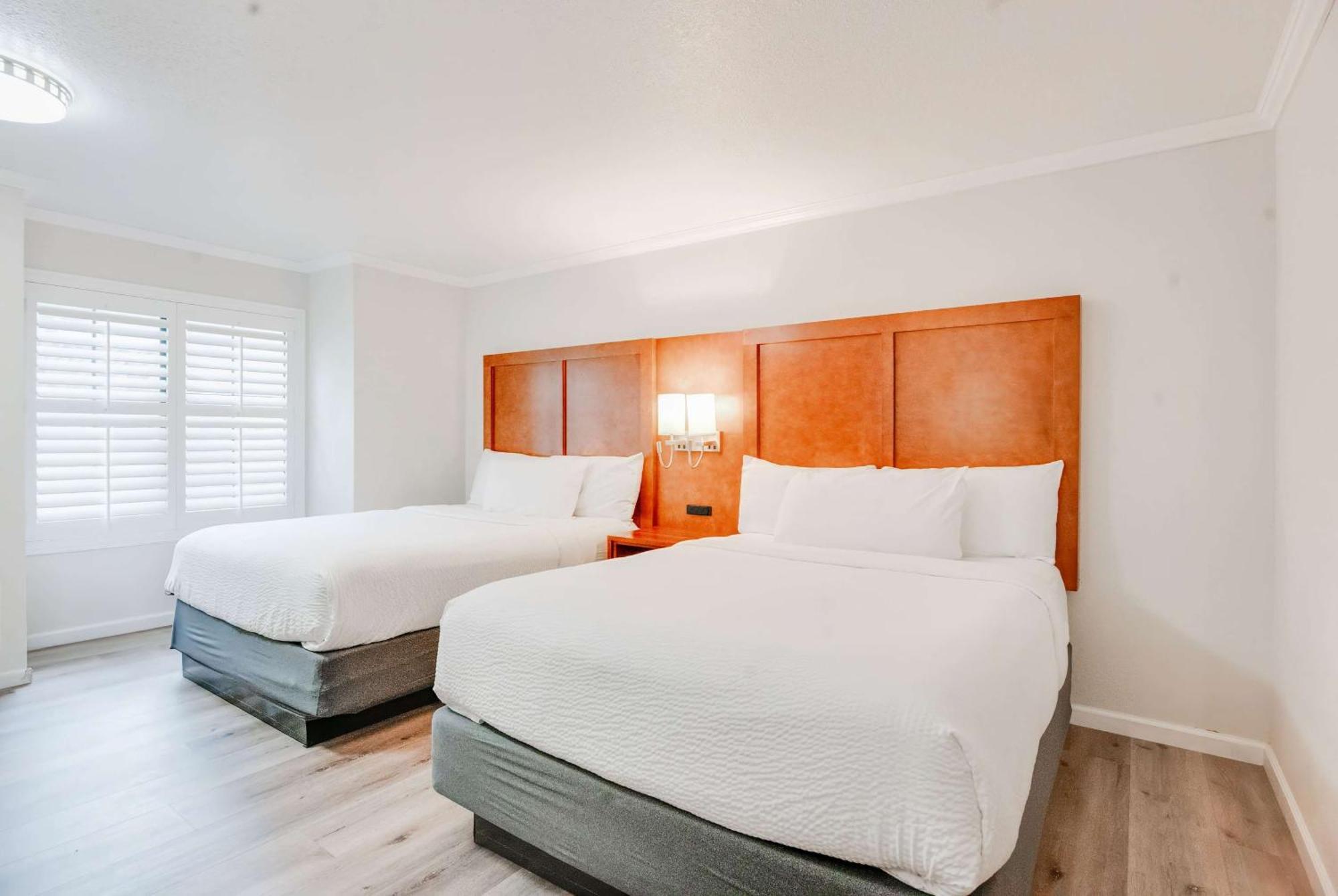 Ramada By Wyndham Mountain View Hotel Buitenkant foto